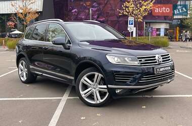 Внедорожник / Кроссовер Volkswagen Touareg 2015 в Киеве