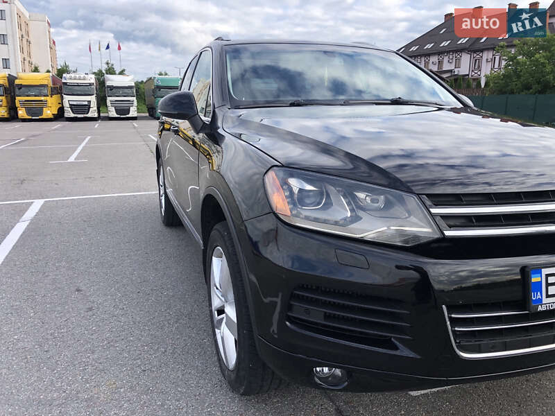 Внедорожник / Кроссовер Volkswagen Touareg 2011 в Львове