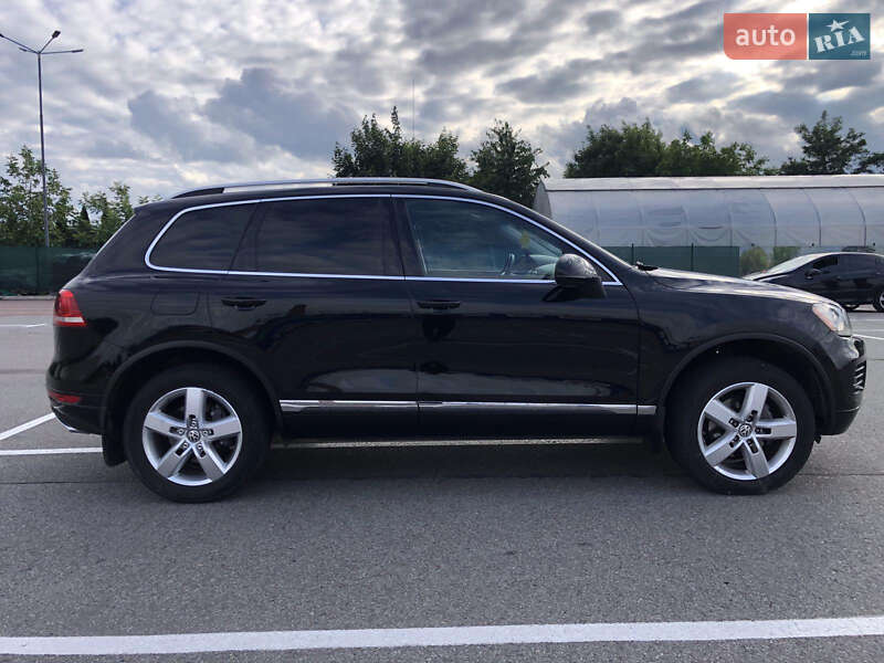 Внедорожник / Кроссовер Volkswagen Touareg 2011 в Львове