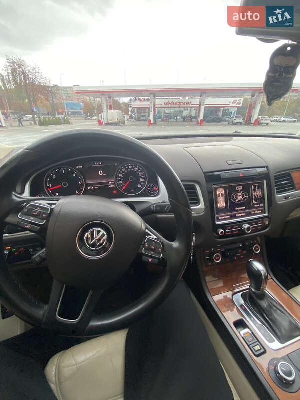 Позашляховик / Кросовер Volkswagen Touareg 2012 в Кривому Розі