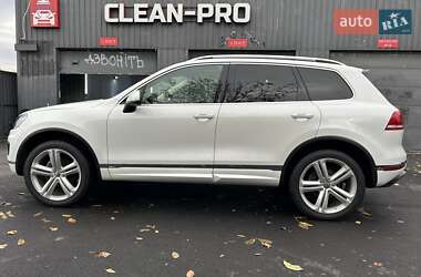 Позашляховик / Кросовер Volkswagen Touareg 2015 в 