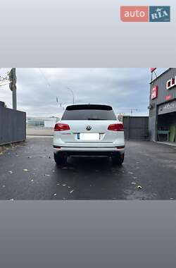 Позашляховик / Кросовер Volkswagen Touareg 2015 в 