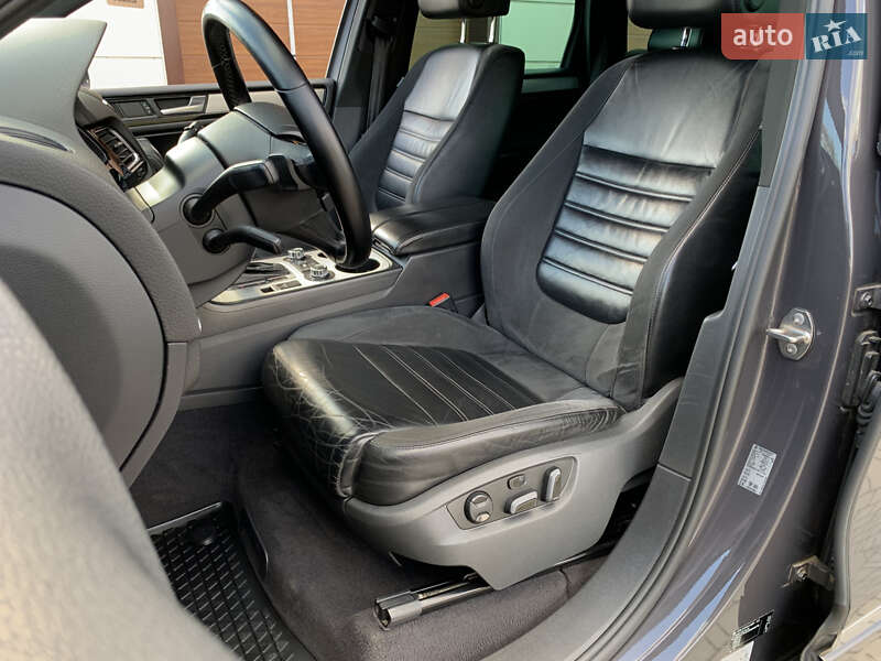 Внедорожник / Кроссовер Volkswagen Touareg 2011 в Бердичеве