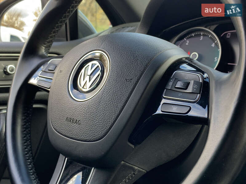 Внедорожник / Кроссовер Volkswagen Touareg 2011 в Бердичеве