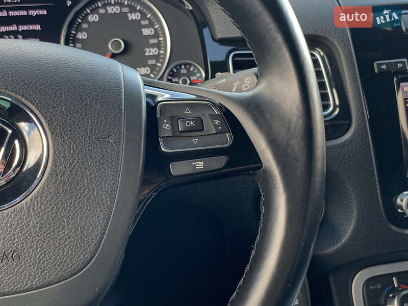 Внедорожник / Кроссовер Volkswagen Touareg 2011 в Бердичеве