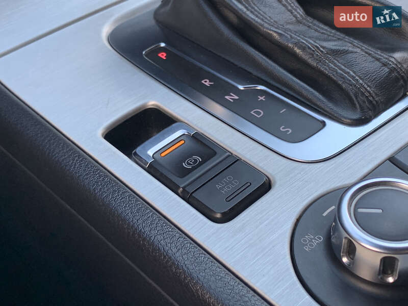 Внедорожник / Кроссовер Volkswagen Touareg 2011 в Бердичеве