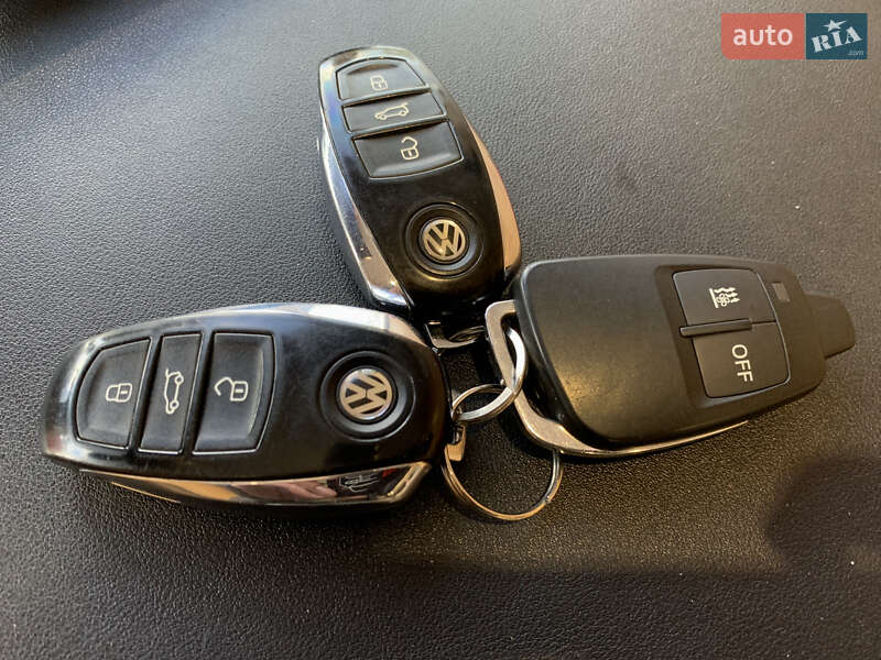 Внедорожник / Кроссовер Volkswagen Touareg 2011 в Бердичеве