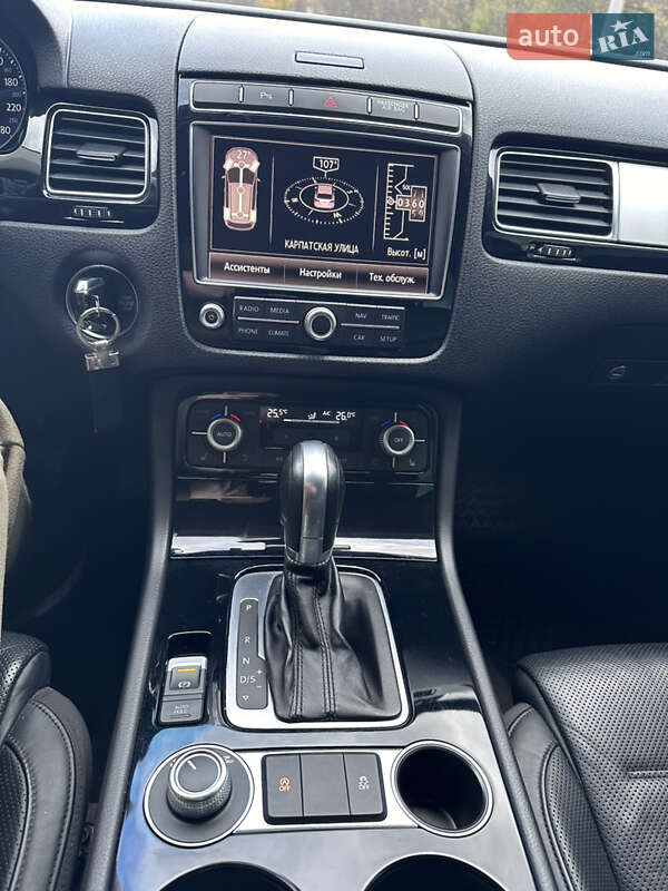 Внедорожник / Кроссовер Volkswagen Touareg 2016 в Львове