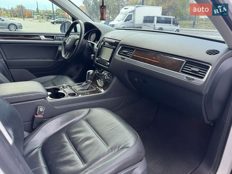 Позашляховик / Кросовер Volkswagen Touareg 2012 в Дніпрі фото 15 Позашляховик / Кросовер Volkswagen Touareg 2012 в Дніпрі