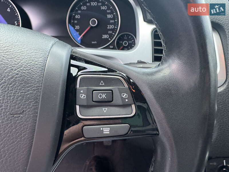 Позашляховик / Кросовер Volkswagen Touareg 2012 в Дніпрі фото 21 Позашляховик / Кросовер Volkswagen Touareg 2012 в Дніпрі