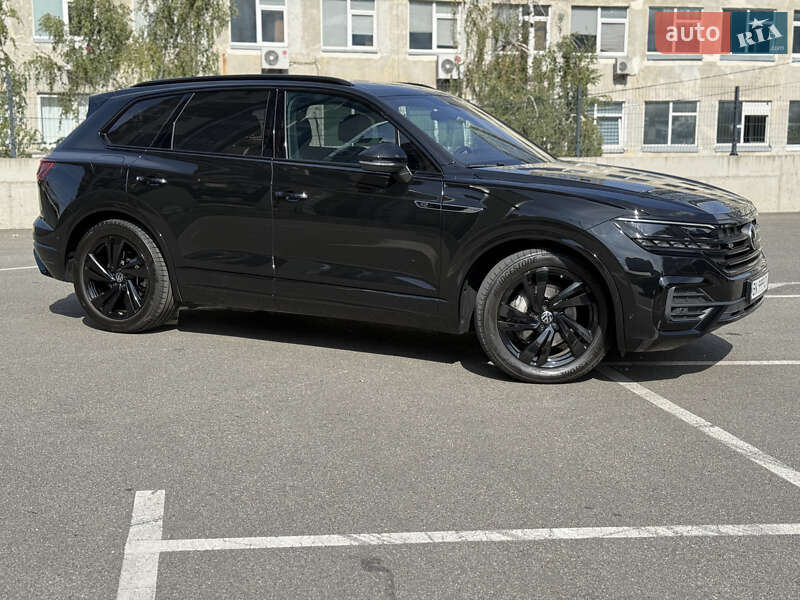 Позашляховик / Кросовер Volkswagen Touareg 2023 в Києві