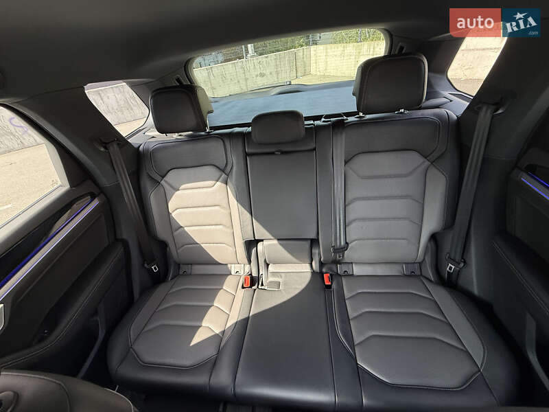 Позашляховик / Кросовер Volkswagen Touareg 2023 в Києві
