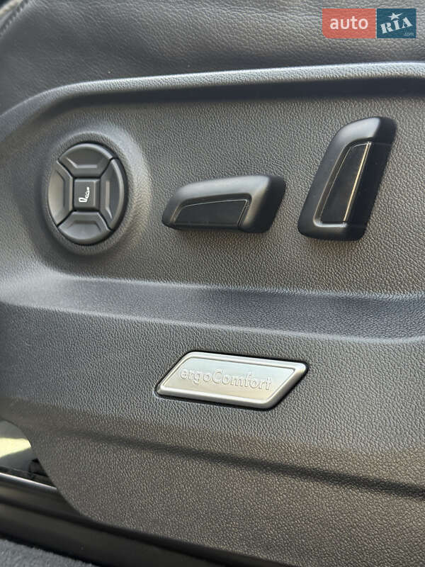 Позашляховик / Кросовер Volkswagen Touareg 2023 в Києві