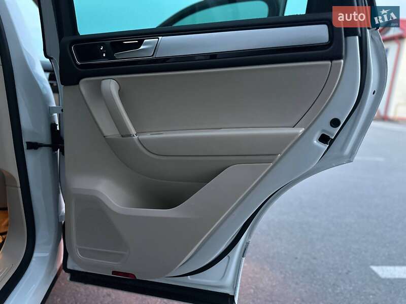 Внедорожник / Кроссовер Volkswagen Touareg 2016 в Тернополе фото 37 Внедорожник / Кроссовер Volkswagen Touareg 2016 в Тернополе