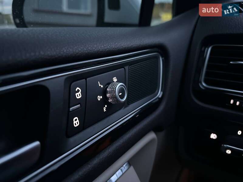 Внедорожник / Кроссовер Volkswagen Touareg 2016 в Тернополе фото 56 Внедорожник / Кроссовер Volkswagen Touareg 2016 в Тернополе