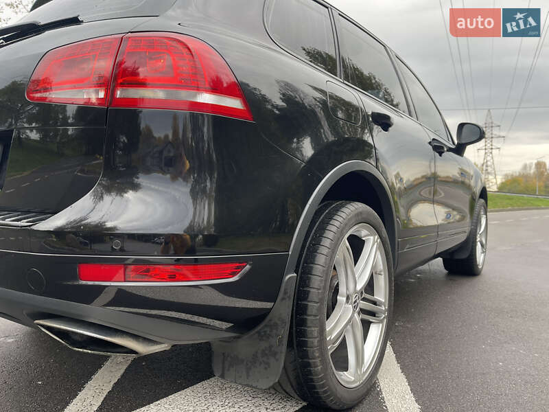 Внедорожник / Кроссовер Volkswagen Touareg 2013 в Киеве