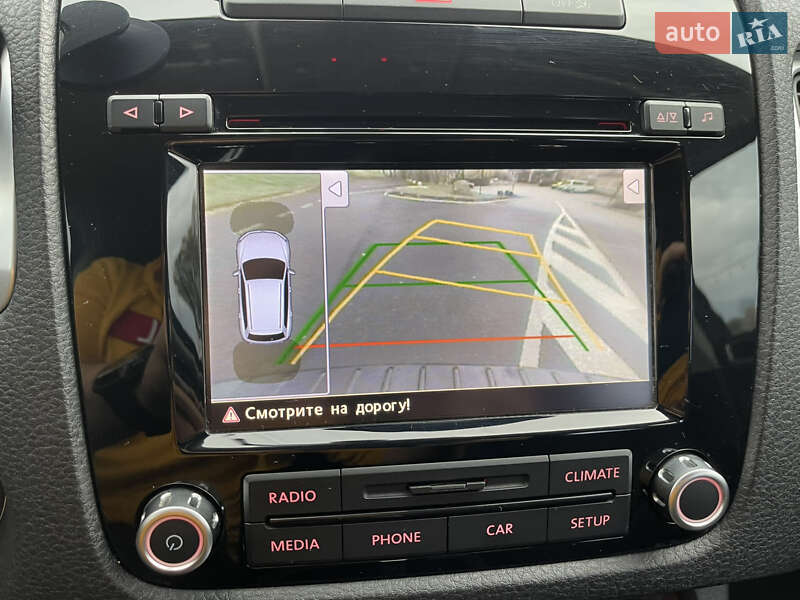 Внедорожник / Кроссовер Volkswagen Touareg 2013 в Киеве