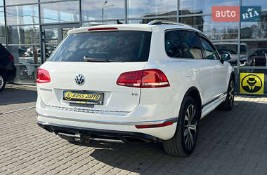 Позашляховик / Кросовер Volkswagen Touareg 2016 в 