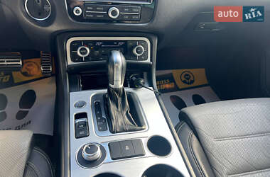 Позашляховик / Кросовер Volkswagen Touareg 2016 в 