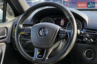 Позашляховик / Кросовер Volkswagen Touareg 2016 в 