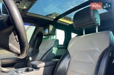 Позашляховик / Кросовер Volkswagen Touareg 2016 в 