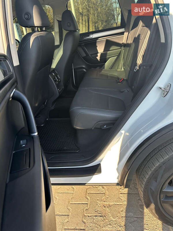 Позашляховик / Кросовер Volkswagen Touareg 2015 в Житомирі фото 8 Позашляховик / Кросовер Volkswagen Touareg 2015 в Житомирі