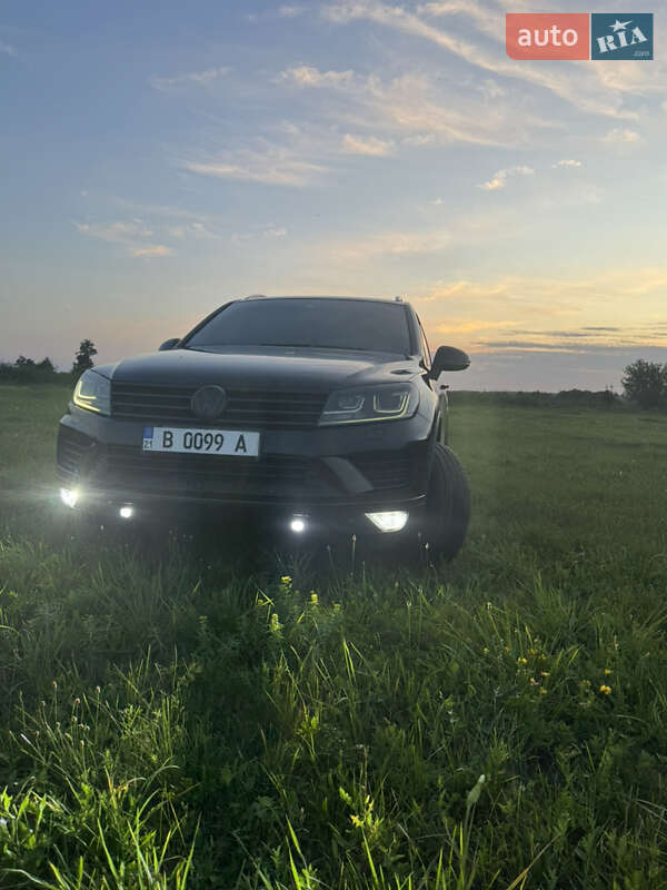 Внедорожник / Кроссовер Volkswagen Touareg 2015 в Краснокутске