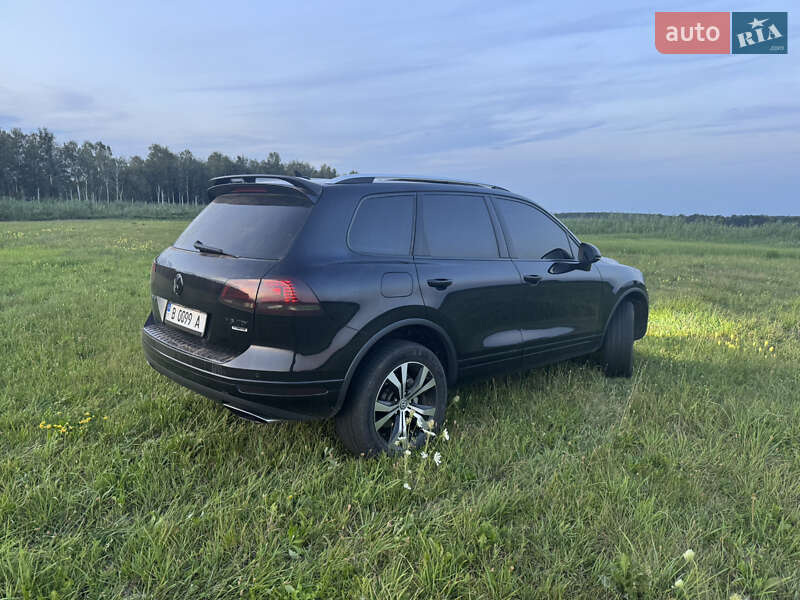 Внедорожник / Кроссовер Volkswagen Touareg 2015 в Краснокутске