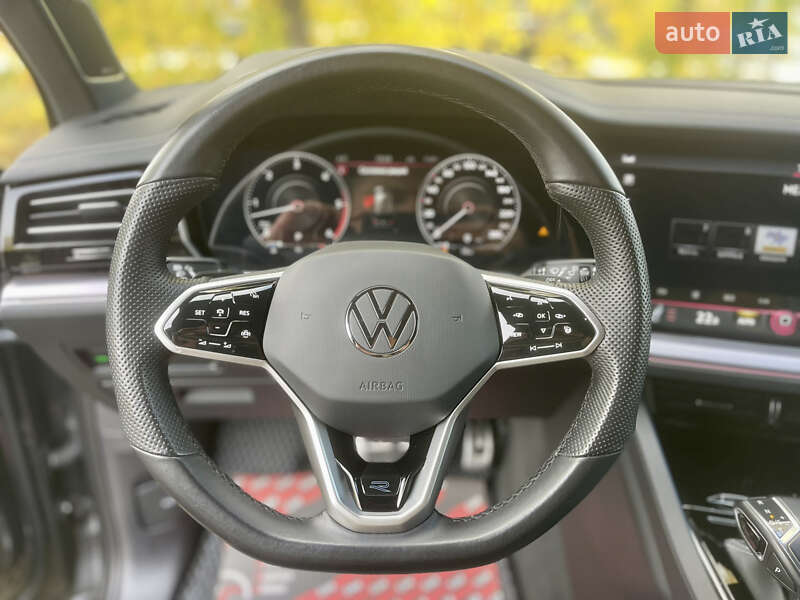 Внедорожник / Кроссовер Volkswagen Touareg 2022 в Киеве