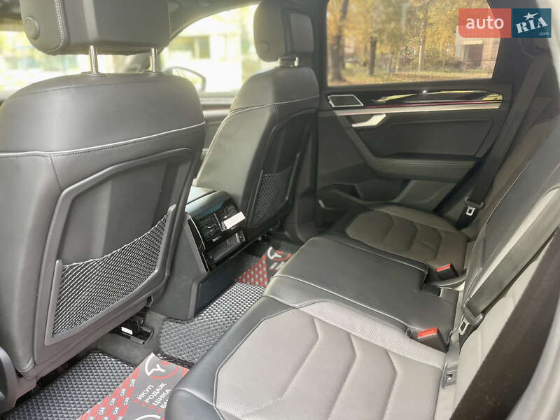 Внедорожник / Кроссовер Volkswagen Touareg 2022 в Киеве