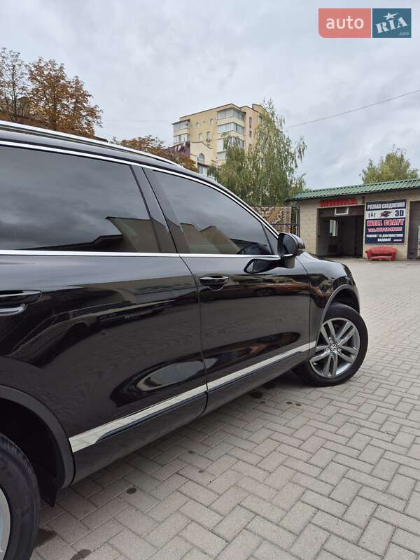Внедорожник / Кроссовер Volkswagen Touareg 2014 в Каменец-Подольском