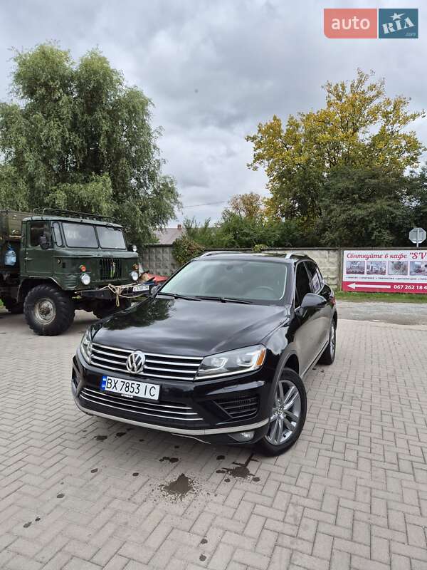 Внедорожник / Кроссовер Volkswagen Touareg 2014 в Каменец-Подольском