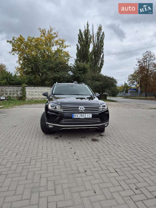 Внедорожник / Кроссовер Volkswagen Touareg 2014 в Каменец-Подольском