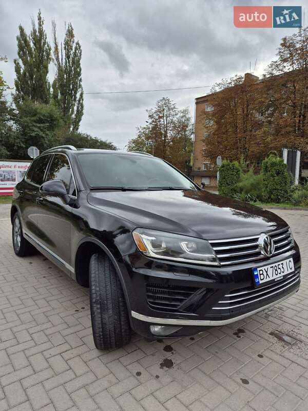 Внедорожник / Кроссовер Volkswagen Touareg 2014 в Каменец-Подольском