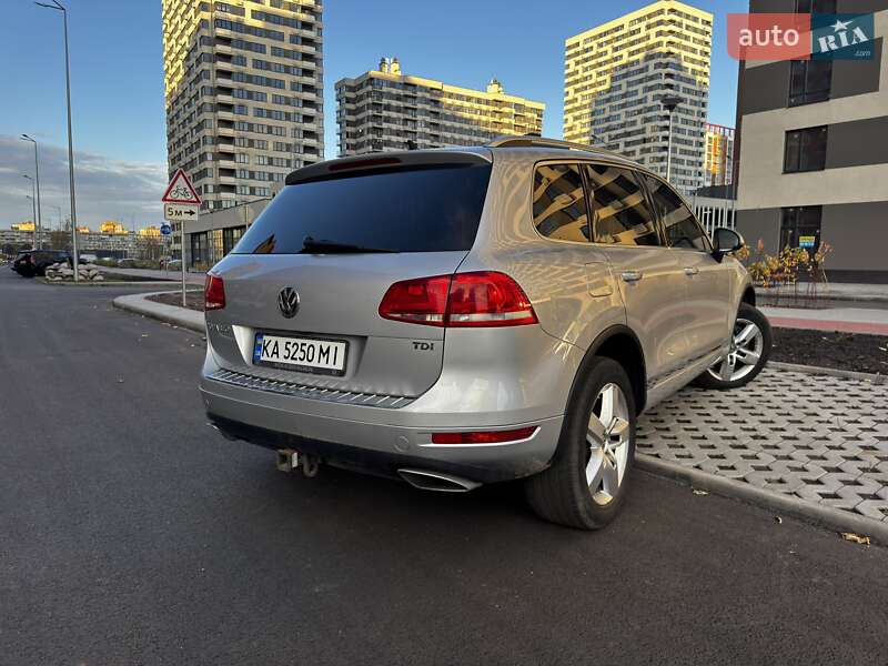 Позашляховик / Кросовер Volkswagen Touareg 2013 в Києві