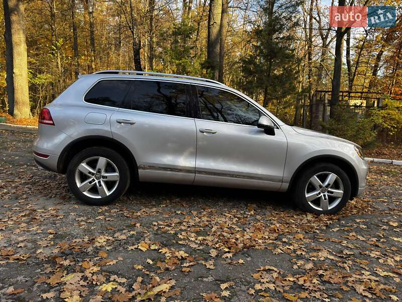 Позашляховик / Кросовер Volkswagen Touareg 2013 в Києві