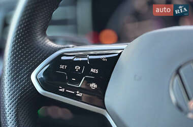 Внедорожник / Кроссовер Volkswagen Touareg 2021 в 