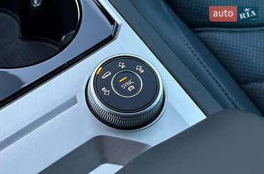 Внедорожник / Кроссовер Volkswagen Touareg 2021 в 