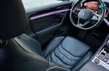 Внедорожник / Кроссовер Volkswagen Touareg 2021 в 