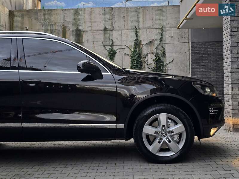 Позашляховик / Кросовер Volkswagen Touareg 2011 в Хмельницькому