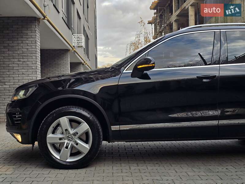 Позашляховик / Кросовер Volkswagen Touareg 2011 в Хмельницькому