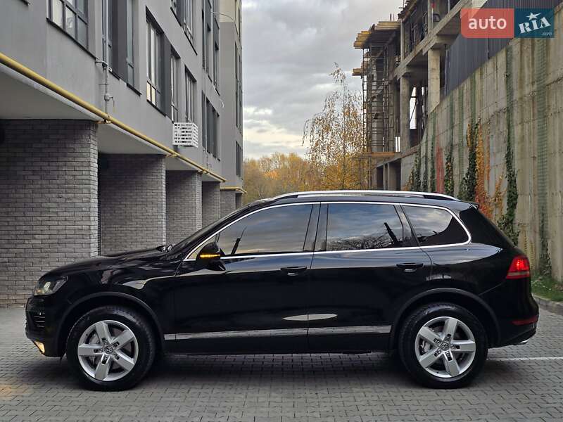 Позашляховик / Кросовер Volkswagen Touareg 2011 в Хмельницькому