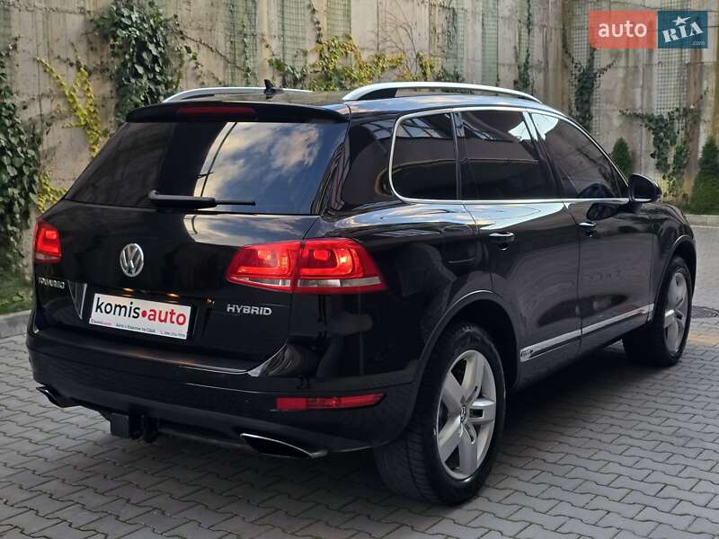Позашляховик / Кросовер Volkswagen Touareg 2011 в Хмельницькому