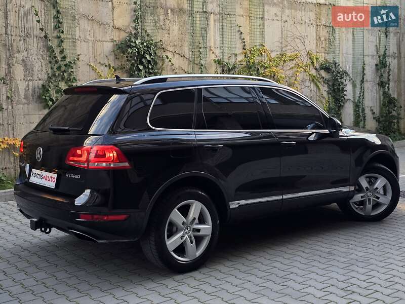 Позашляховик / Кросовер Volkswagen Touareg 2011 в Хмельницькому