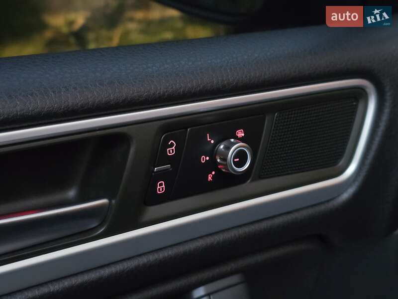 Позашляховик / Кросовер Volkswagen Touareg 2011 в Хмельницькому