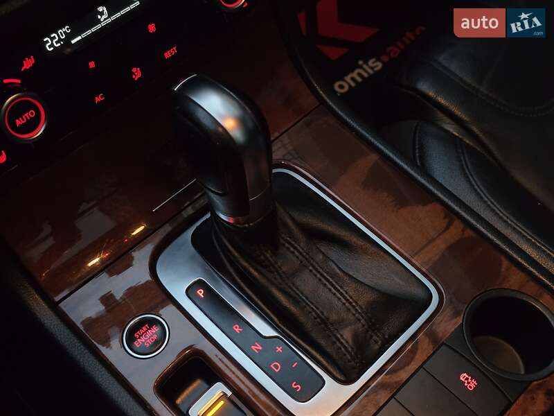 Позашляховик / Кросовер Volkswagen Touareg 2011 в Хмельницькому