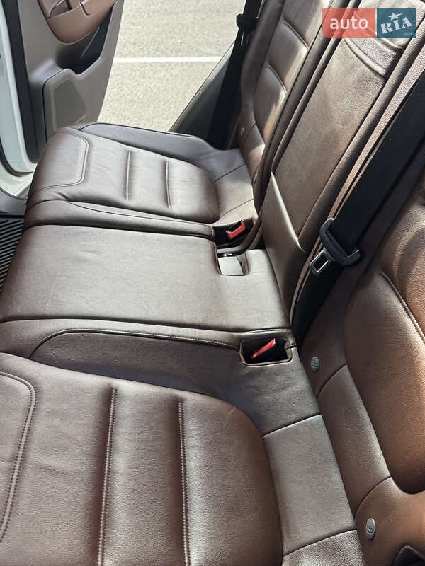 Позашляховик / Кросовер Volkswagen Touareg 2012 в Чернігові