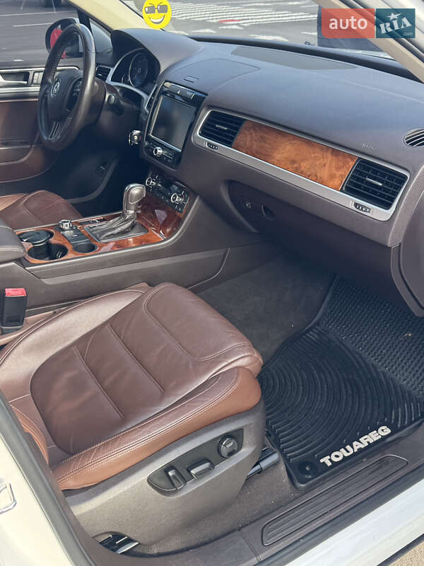Позашляховик / Кросовер Volkswagen Touareg 2012 в Чернігові