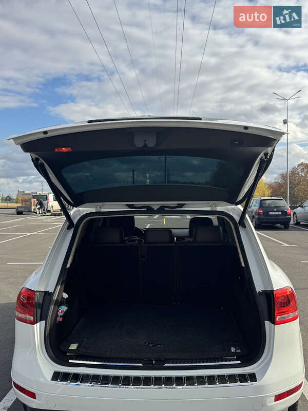 Позашляховик / Кросовер Volkswagen Touareg 2012 в Чернігові