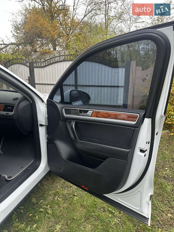 Внедорожник / Кроссовер Volkswagen Touareg 2012 в Чернигове фото 8 Внедорожник / Кроссовер Volkswagen Touareg 2012 в Чернигове